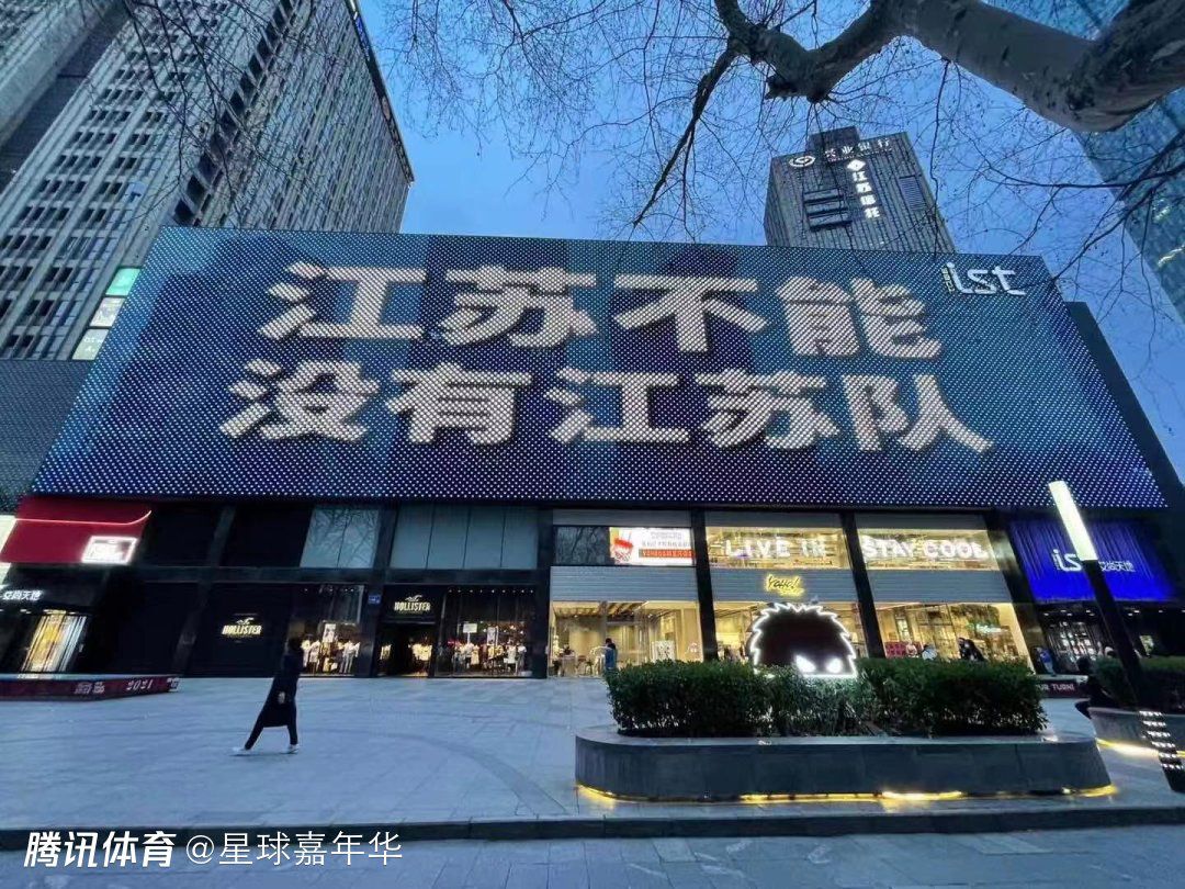 积分榜方面，米兰26分暂升第三，佛罗伦萨20分仍第六。